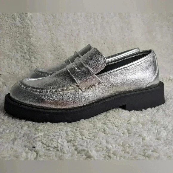 ZARA Mocassins women  size 37 = 6.5 us in great used condition silver and black - Picture 3 of 8